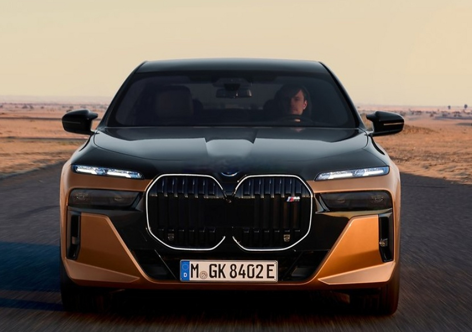 宝马m7,还是个纯电版~这玩意也不能寂寥寂寥的叫唤,开出去有啥意思呢?