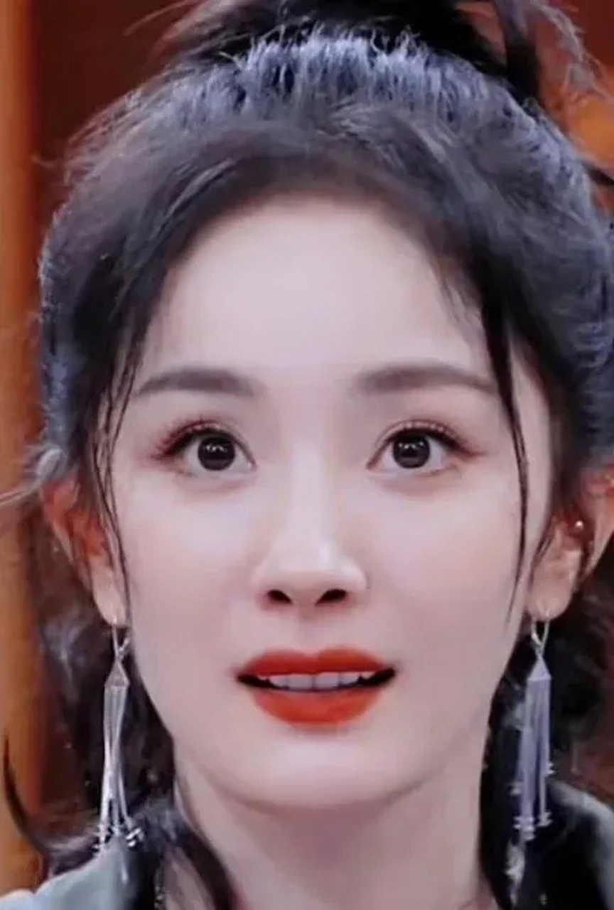 杨幂这个是发际线粉还是植发痕迹啊?[思考]