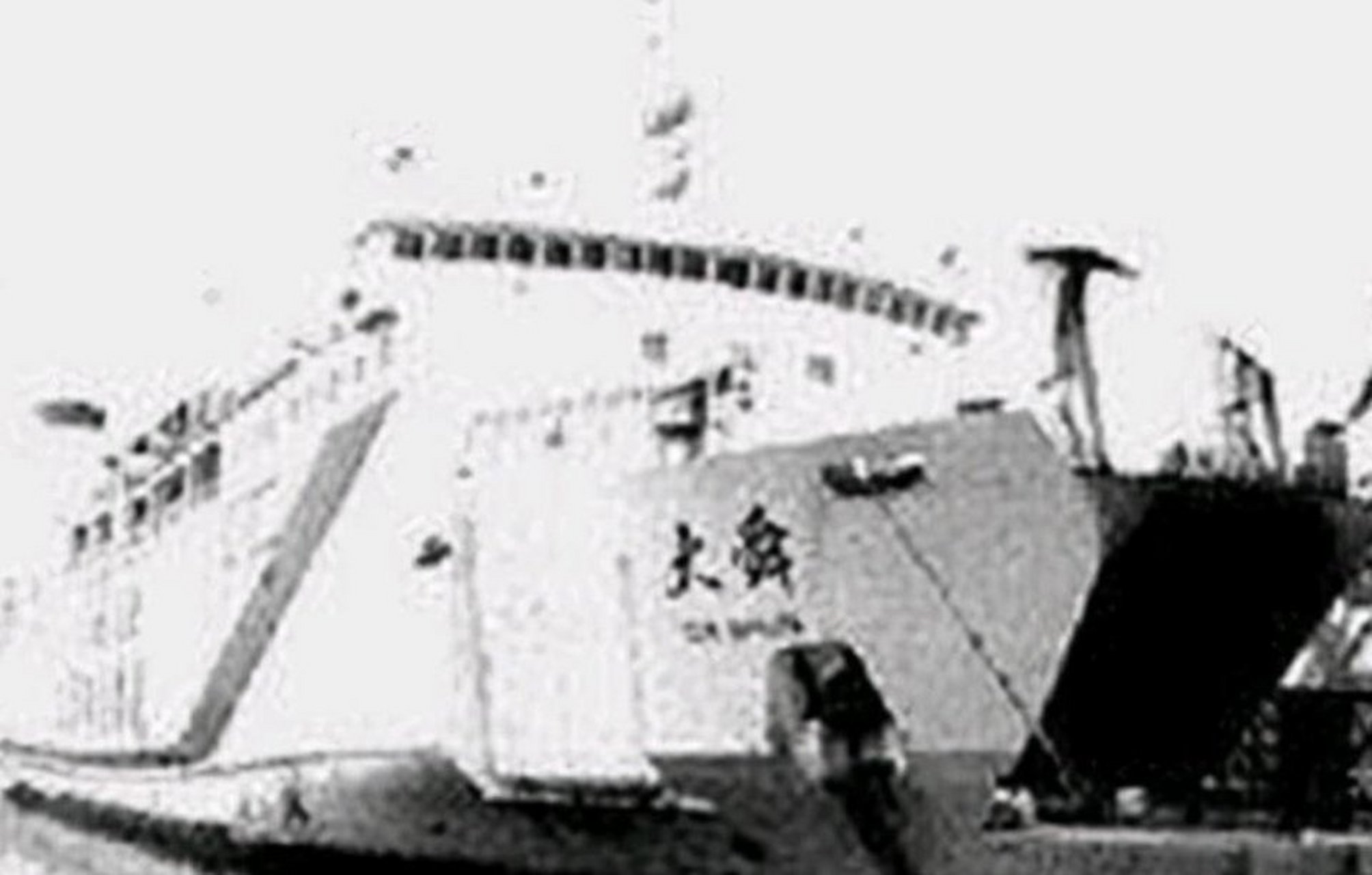 1999年,烟台大舜号起火沉没,人员伤亡惨重,300多号旅客仅剩22人生还.