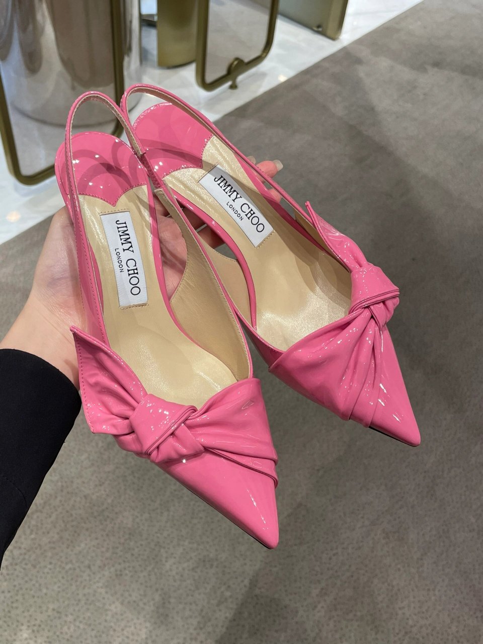 jimmychoo/elinor sb65糖粉色软漆皮尖头露跟高跟鞋丨95柔软漆皮