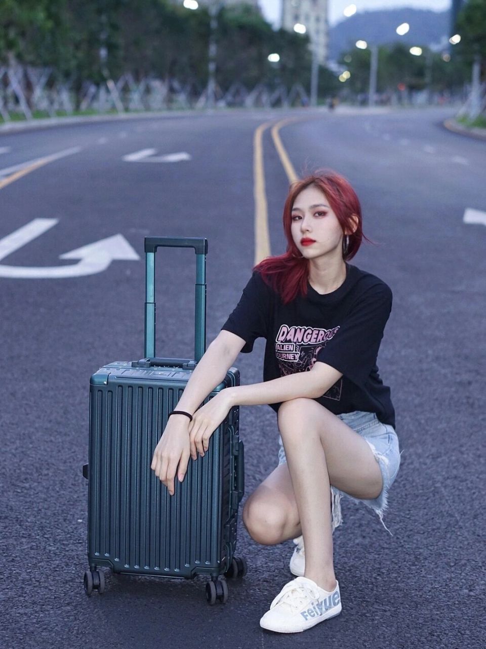 98 :山岛里美 夏天出行最喜欢的就是穿t恤啦 舒适休闲在夏天才是