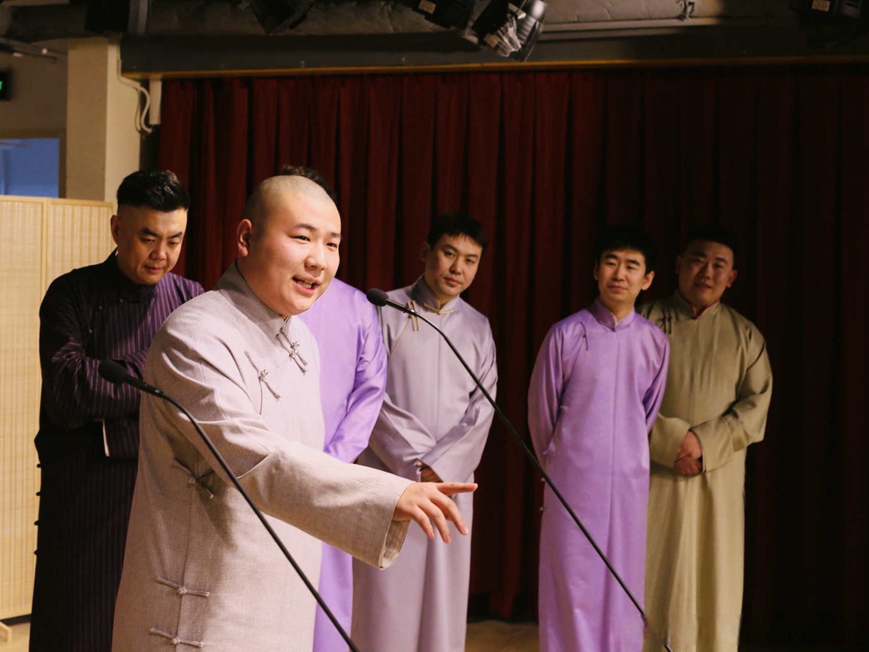 嘻哈包袱铺# ,关晓…潘晓彤,自己唱美了