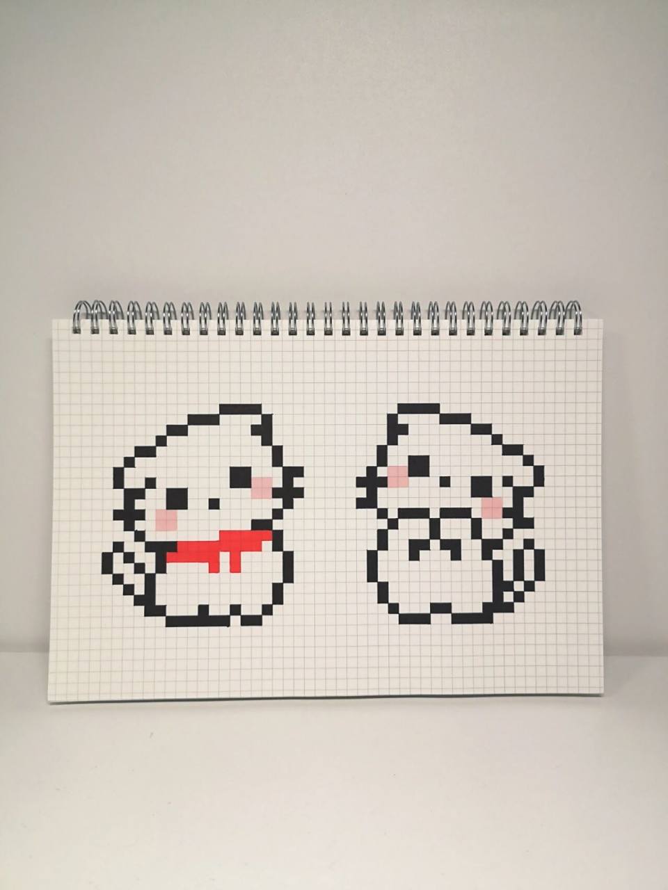 像素画:两只猫咪,双倍可爱93 周五下班倒计时～ 网格本:b5 像素图纸