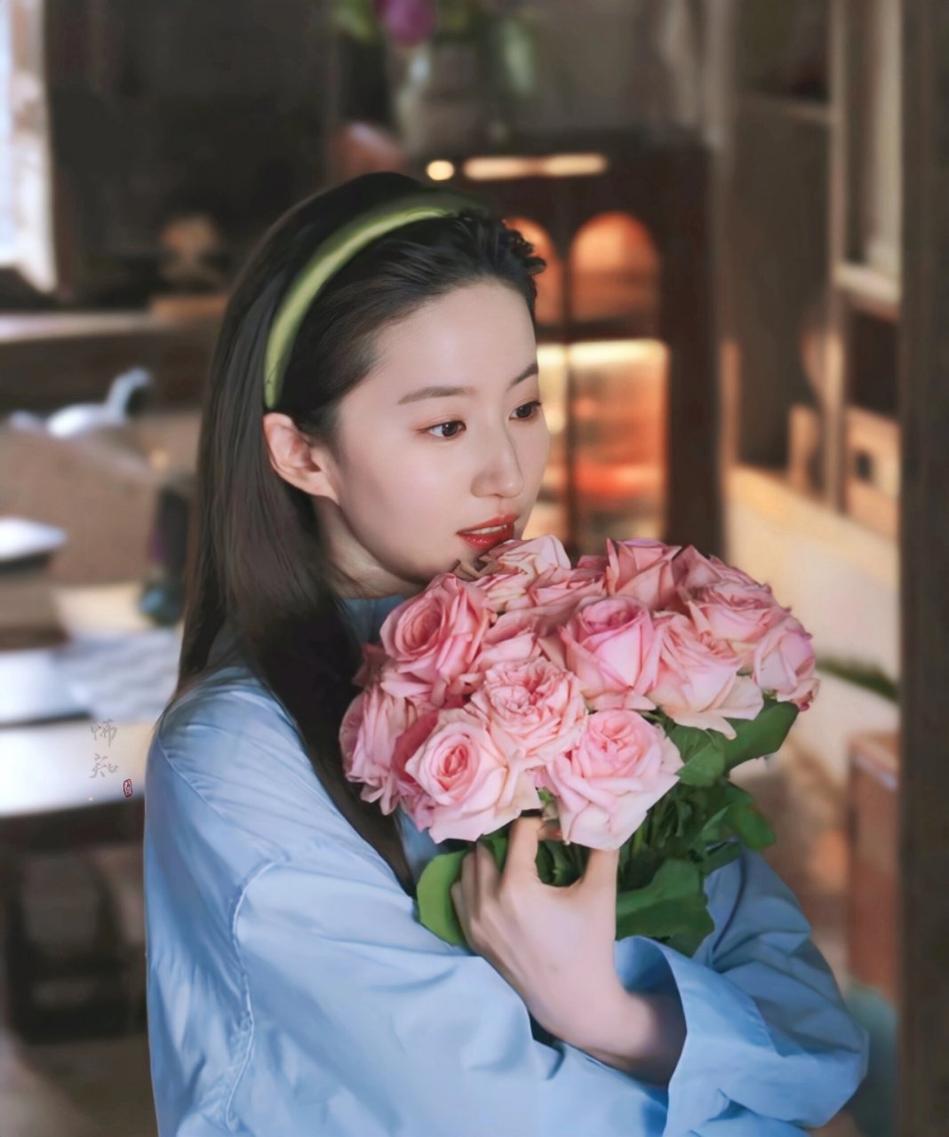 刘亦菲许红豆捧花头像太出圈了,灵气满满 许红豆,收了我的花,嫁给我吧