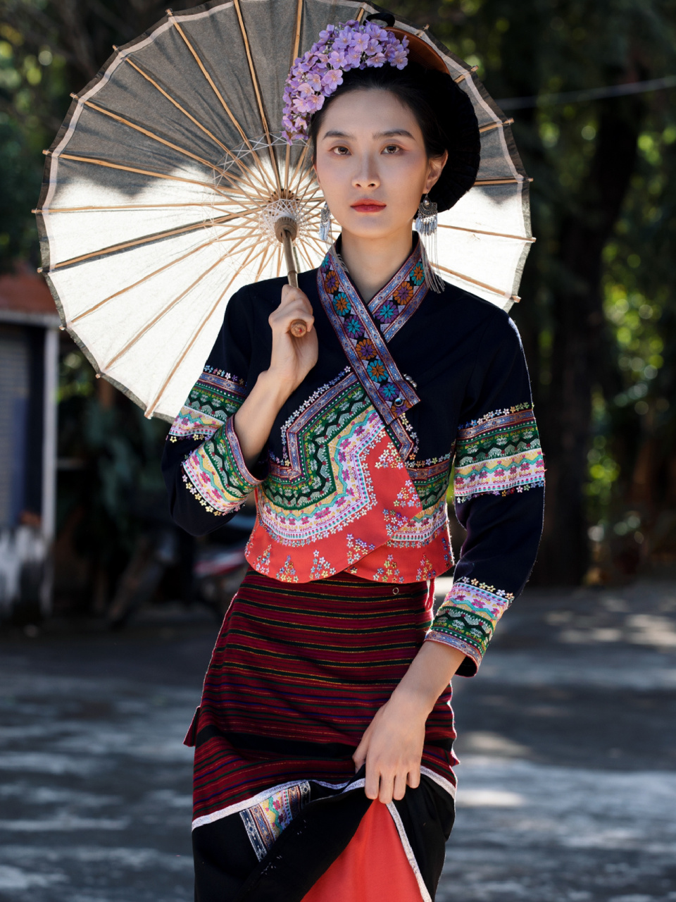西双版纳传统傣族服饰写真   拍摄在一个村子里,一个全是古老且没有