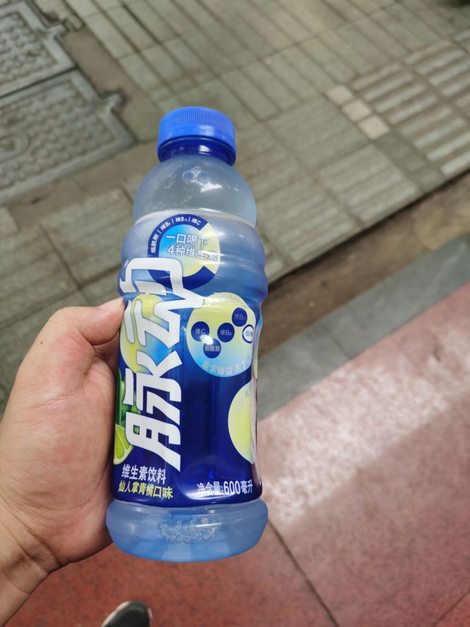 捡到便宜了 路过沙坪坝一便利店,买了一瓶脉动,结账的时候5.