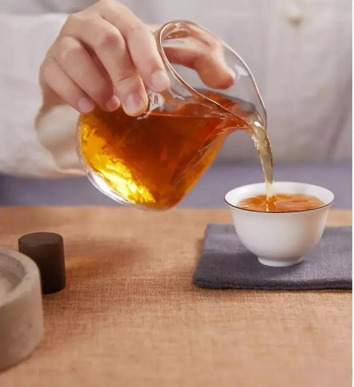 有朋自远方来,主人热情地端茶倒水,忙得那叫一个不亦乐乎.