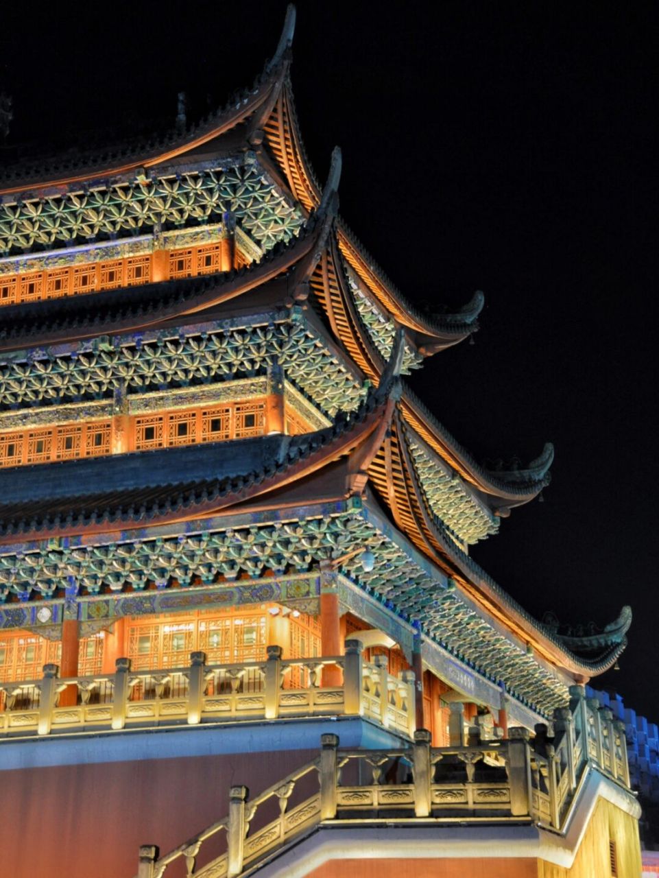 宜宾大观楼|市井热辣的夜 大观楼是宜宾城的谯楼,始建于明嘉靖年间,清