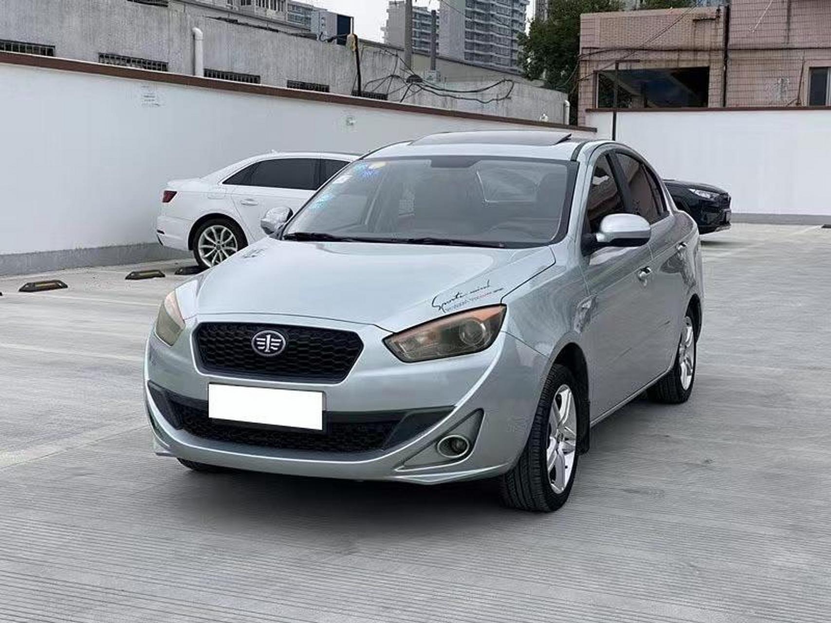 13年一汽欧朗本地一手开下来,车况精品,保养仔细,空调冰冰凉,动力充沛