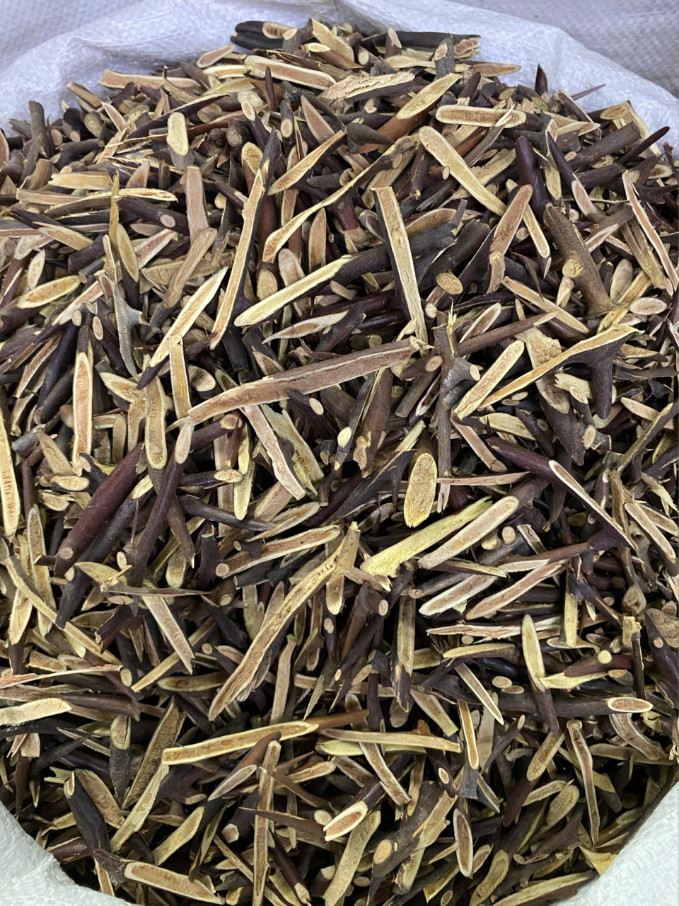 皂角刺,皂角的功效与作用 皂刺即就是皂角刺,是皂角树上的棘刺.