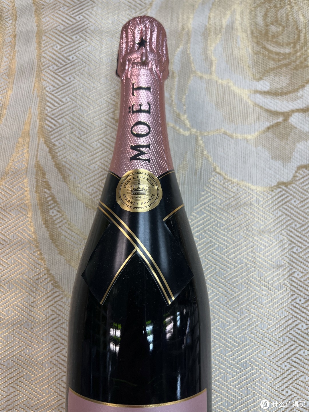 酒类篇一百零五国庆假期最后一天来一瓶法国酩悦粉色香槟享受奢华的