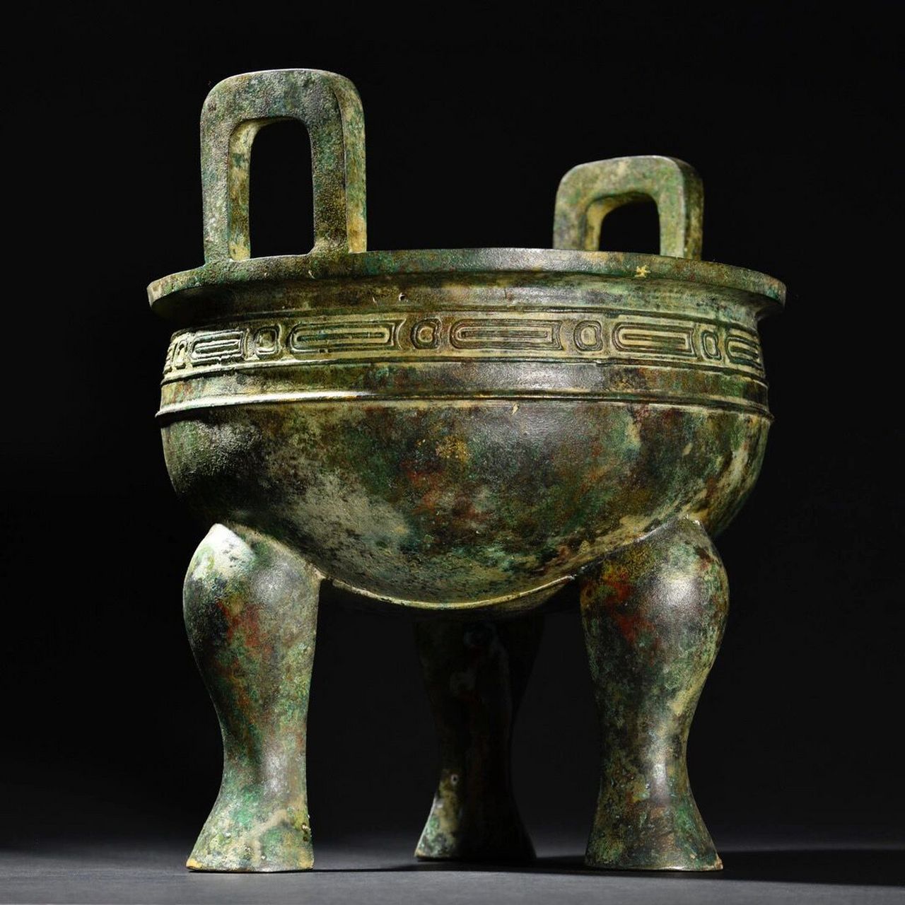 汉代 青铜器三足鼎 尺寸:高32宽27.2cm重13.2斤