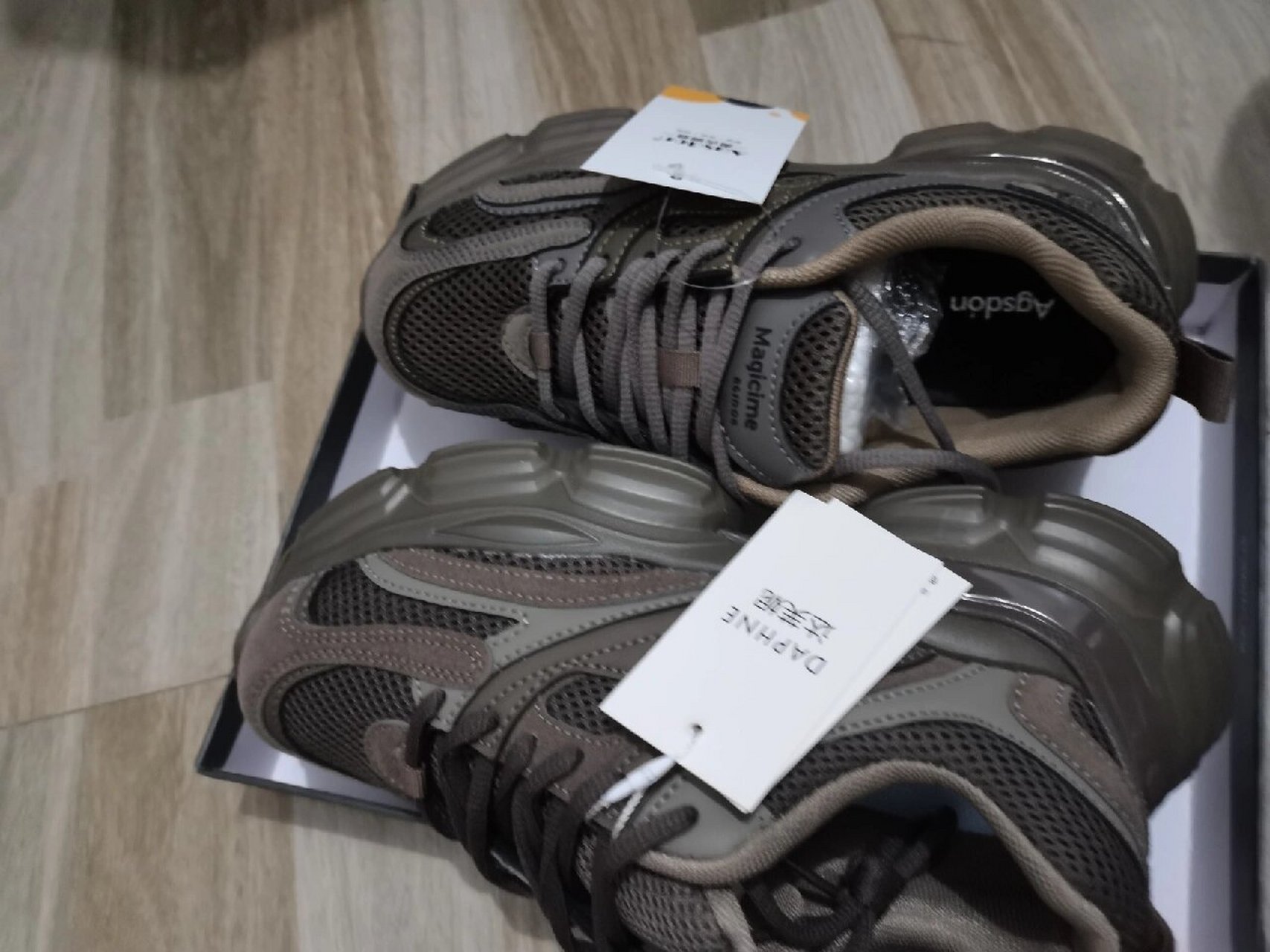 灰色老爹鞋:奥古狮登vs达芙妮 年前入手了一双靴子当时就是在这两个店