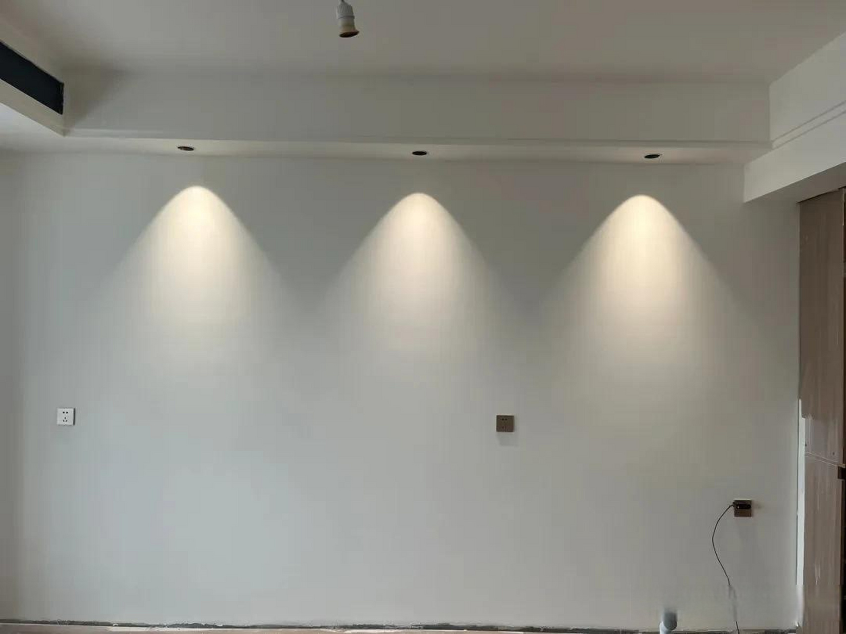 朋友们,家里跟风入手这样的射灯,效果还是蛮不错的吧?