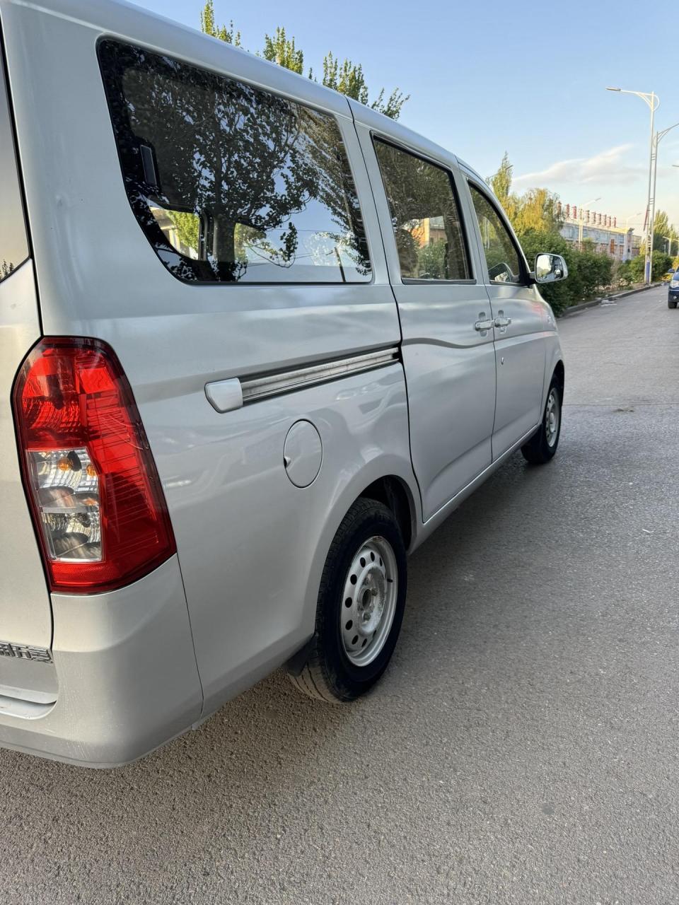 15年五菱宏光v个人一手,七座5万公里实表,全车原版3块补漆,电动门窗有