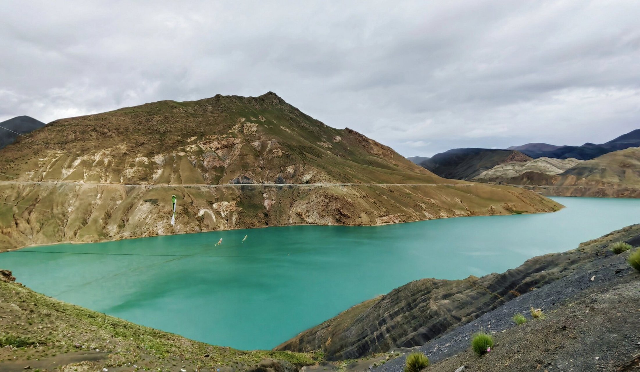 满拉水库 阴天. 不知是水还是玉,只此青绿.