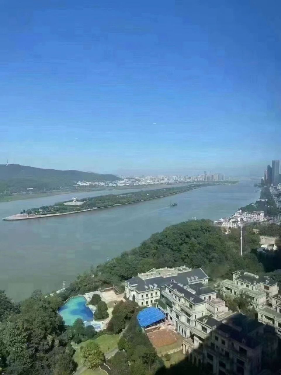 中建江山壹号别墅 总面积718平,前后左右花园1200平,共有四层,12个