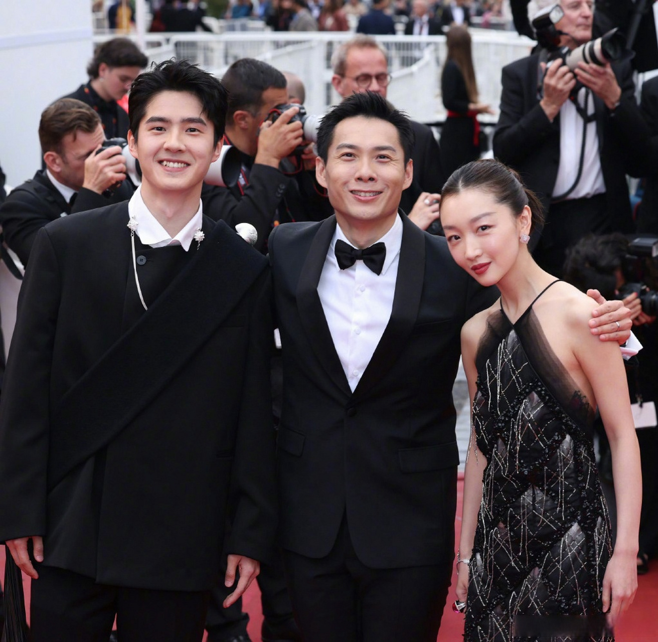 【#刘昊然周冬雨红毯合影#】周冬雨刘昊然红毯 法国当地时间5月20日