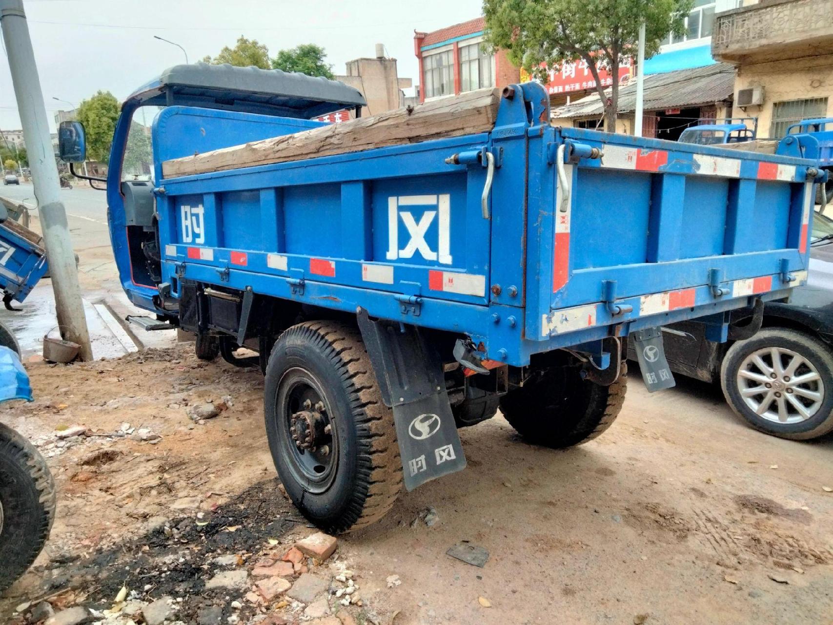 精品时风1460j三轮车一台,28马力,加厚货箱,载重变速箱.原版原漆.