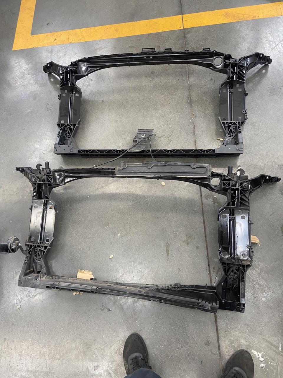 奥迪a6l更换水箱框架和机换有机冷却液