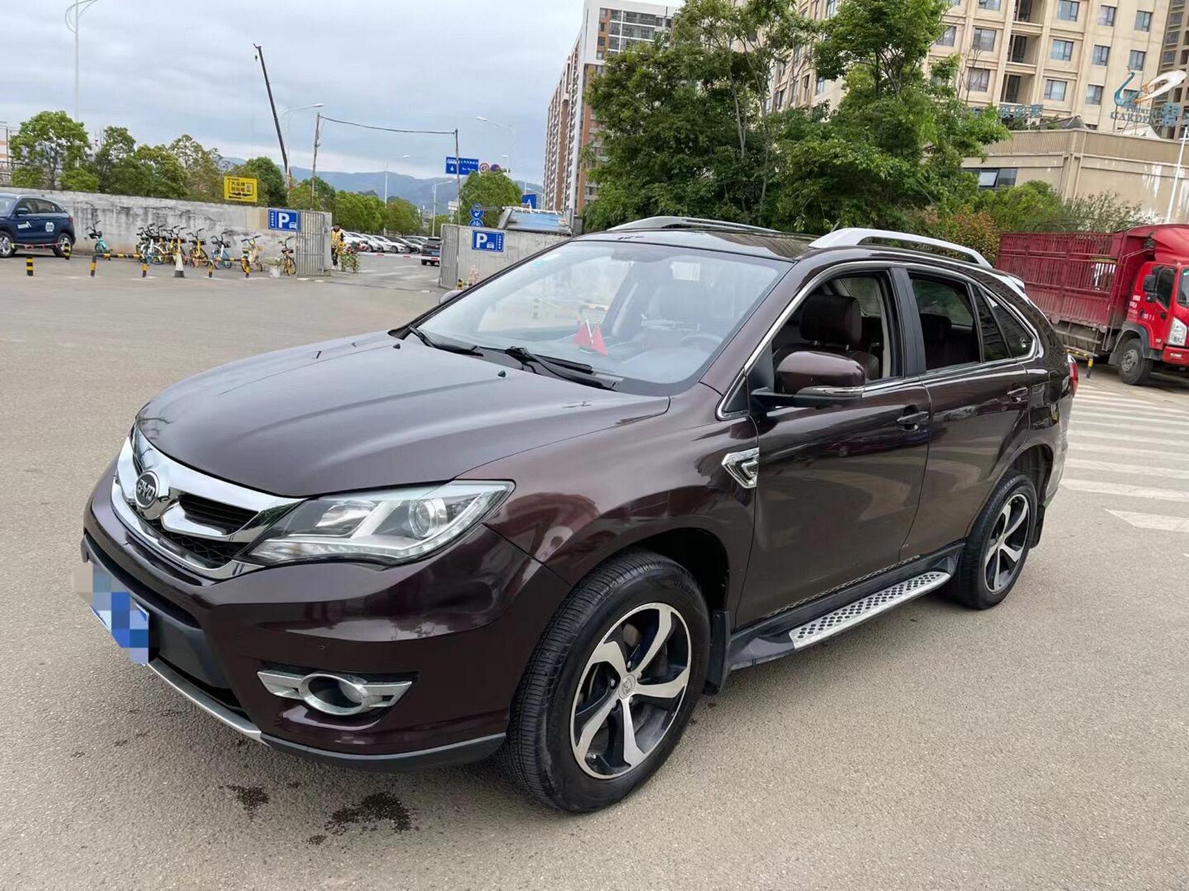 比亚迪s7     2015年8月上牌2015款比亚迪s7 旗舰版最高配,7座,排量