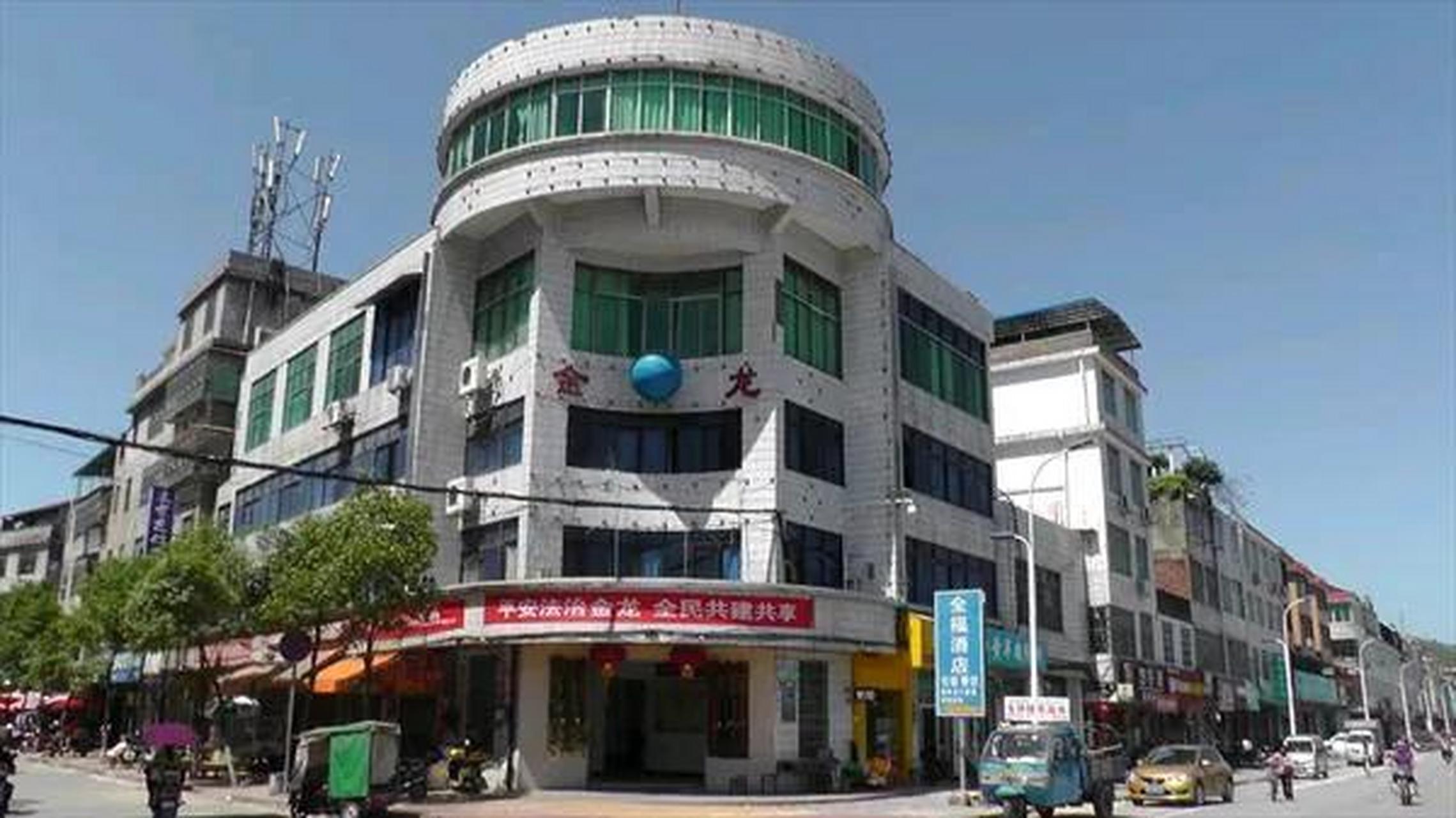 金龙镇,龙州县辖镇.位于县境北部.驻地在县人民政府驻地北34千米处.