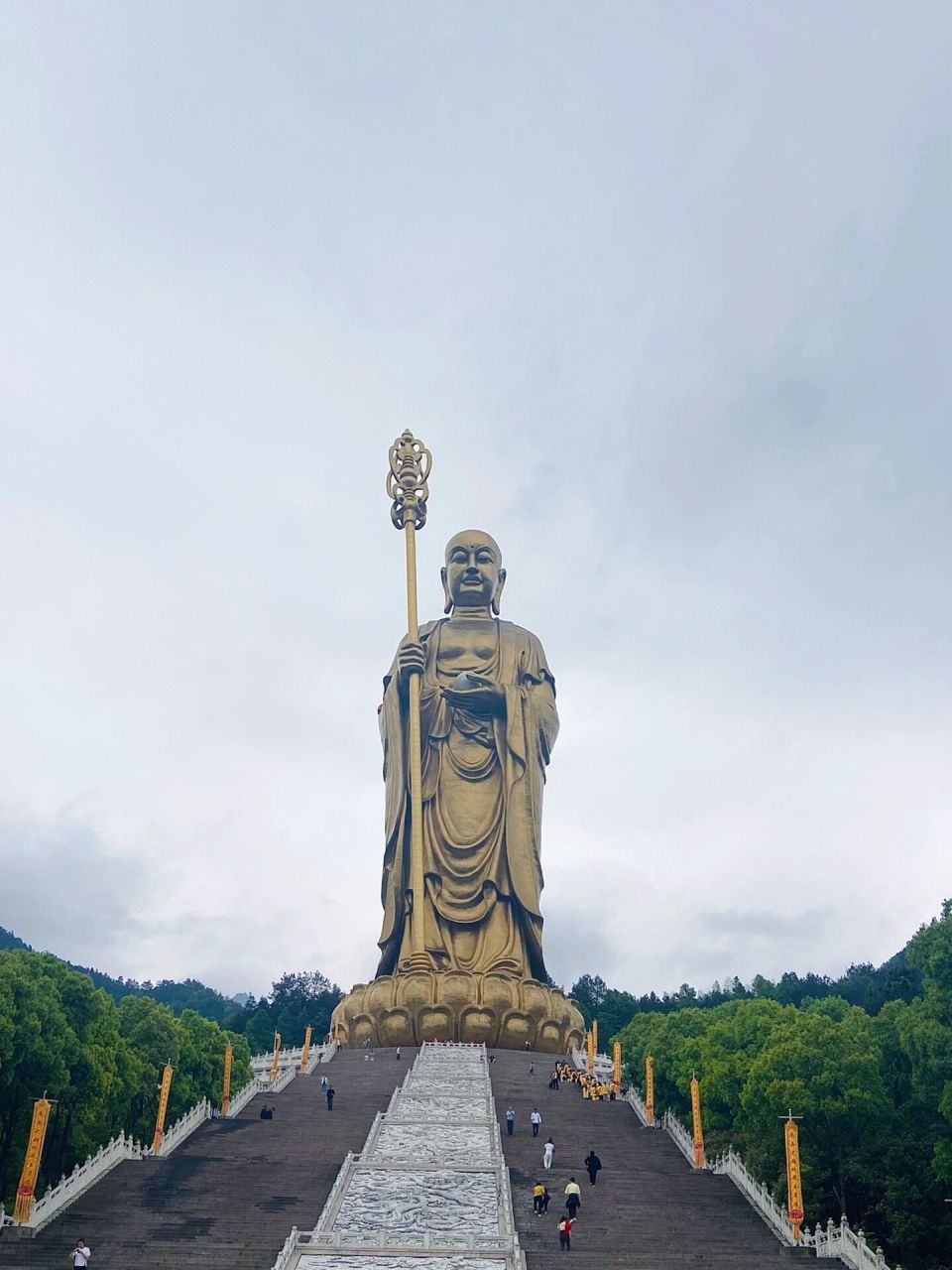 大願文化園99米地藏菩薩聖像 從巢湖自駕到九華山玩,兩個多小時到達