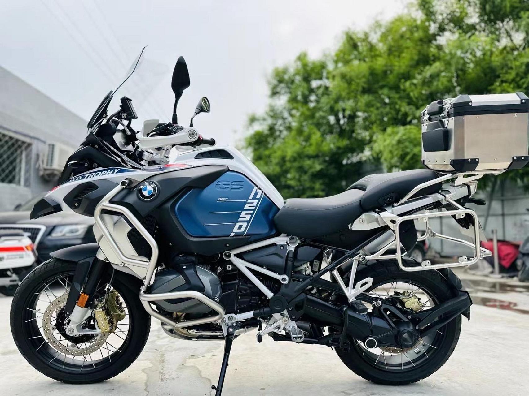 新到宝马1250adv 价格24万,个人一手 实表1700公里 成色准新  全车无