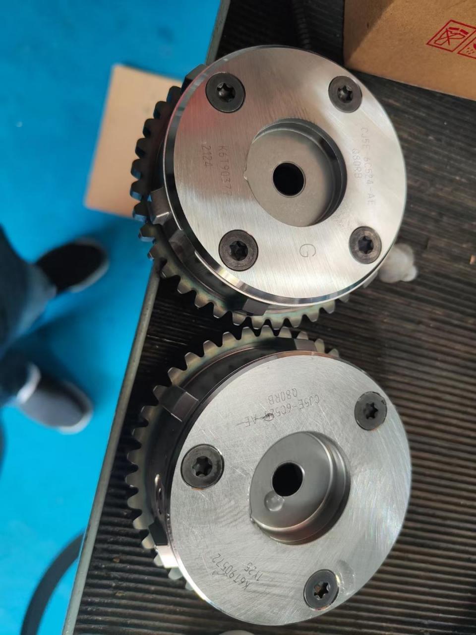 经检查进气凸轮轴链轮蹦坏了 几乎每辆路虎都会坏 更换进气排气链轮及