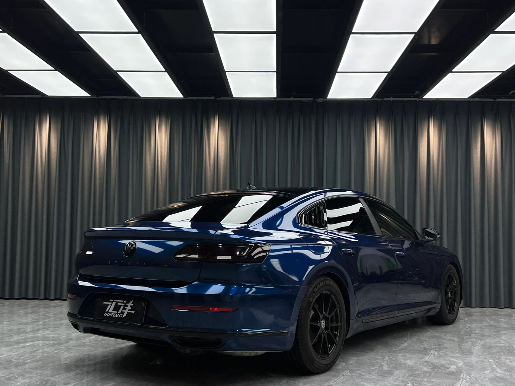 大众cc改色膜暗夜蓝    这款蓝色比较深一些 简约 大气 稳重 而不失色