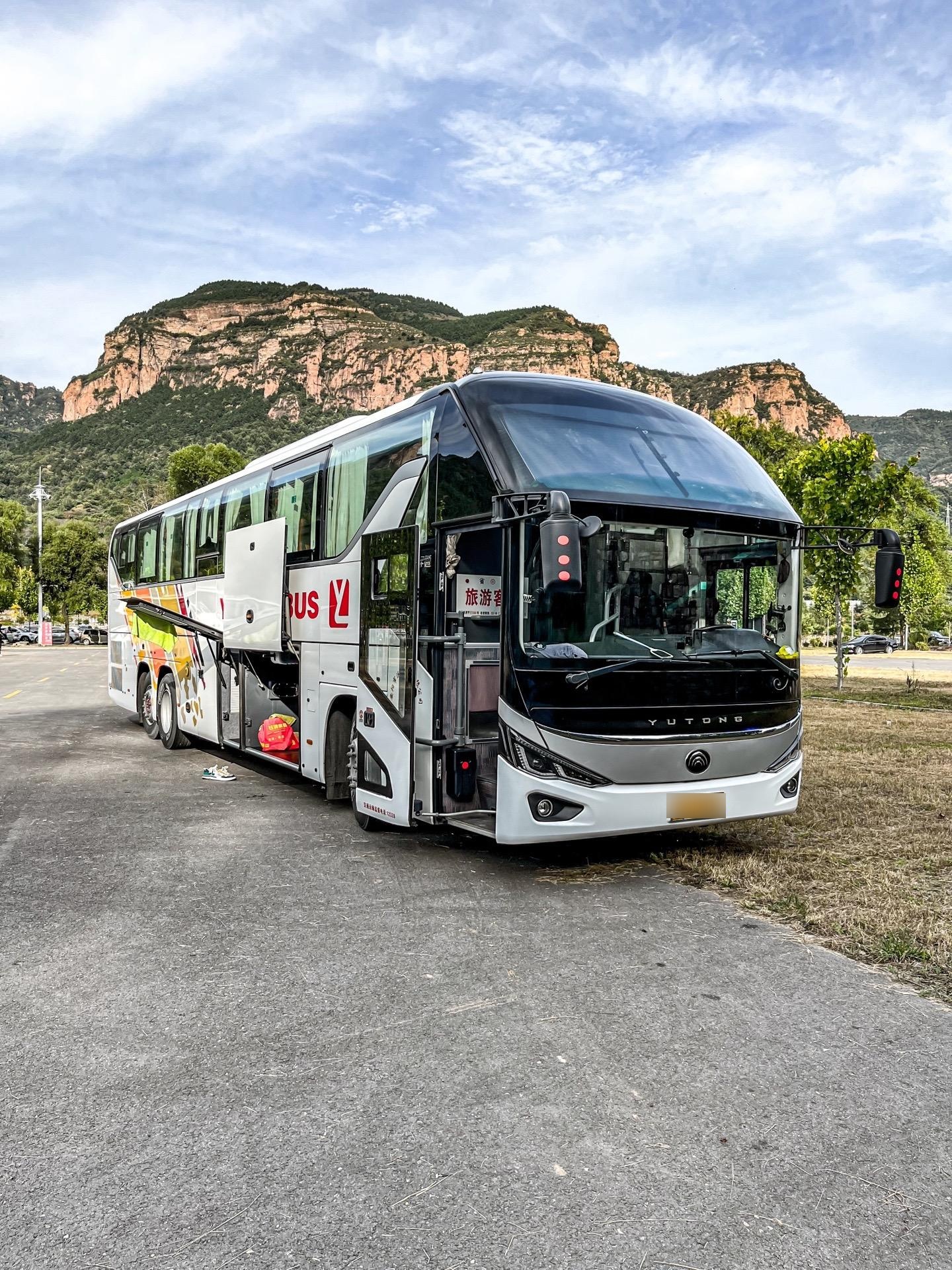 来自国产的豪华顶配宇通6137旅游客车!