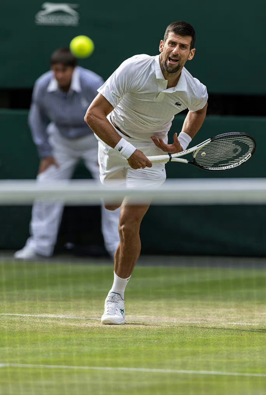 温网2023# 不年轻的德约科维奇依然那么强,作为卫冕冠军,赛会2号肿佑