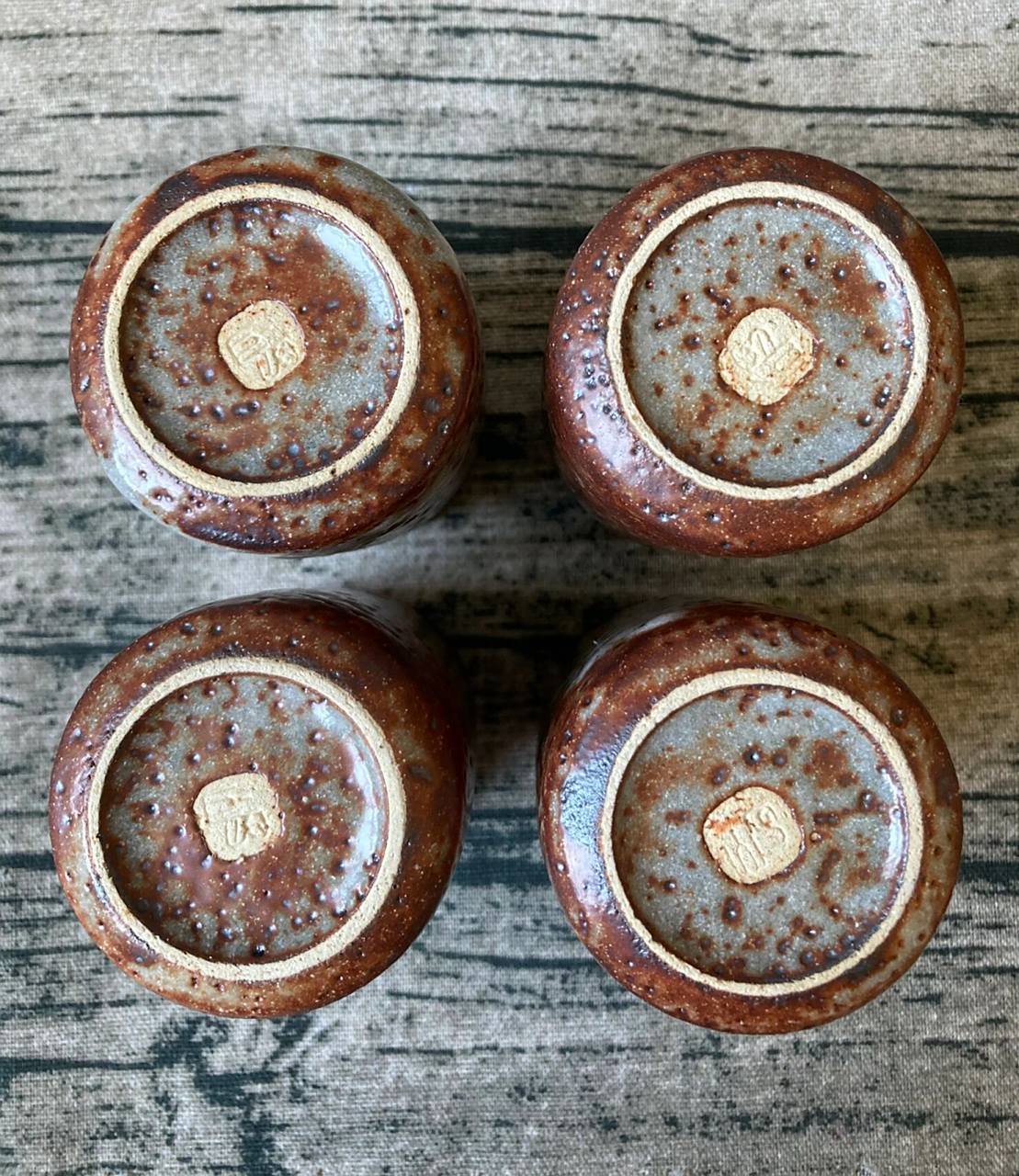 日本陶瓷志野烧名家水野守山作鼠志野茶杯 【x707】日本陶瓷~志野烧