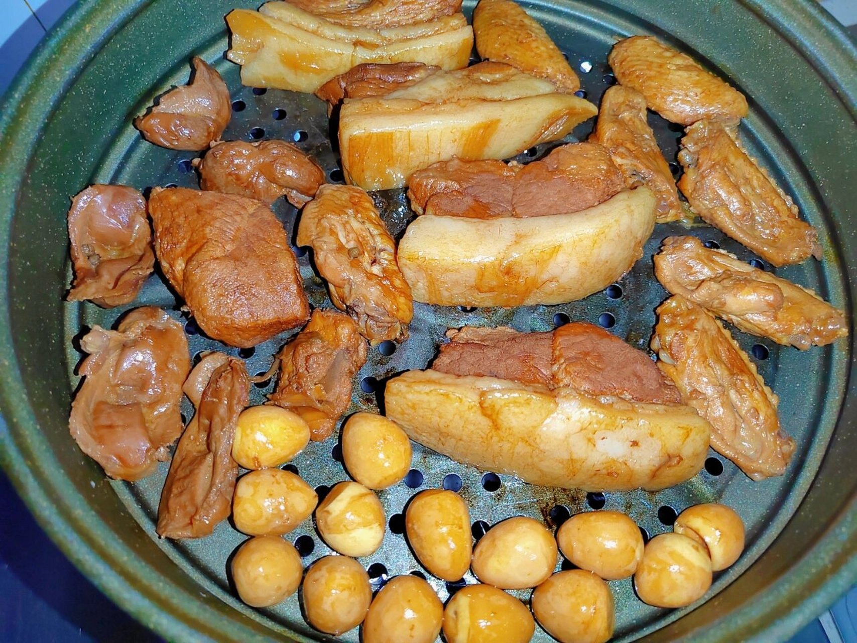 家庭版熏肉做法 熏肉做法 猪肉,精盐适量,花椒适量,八角适量,桂皮适量