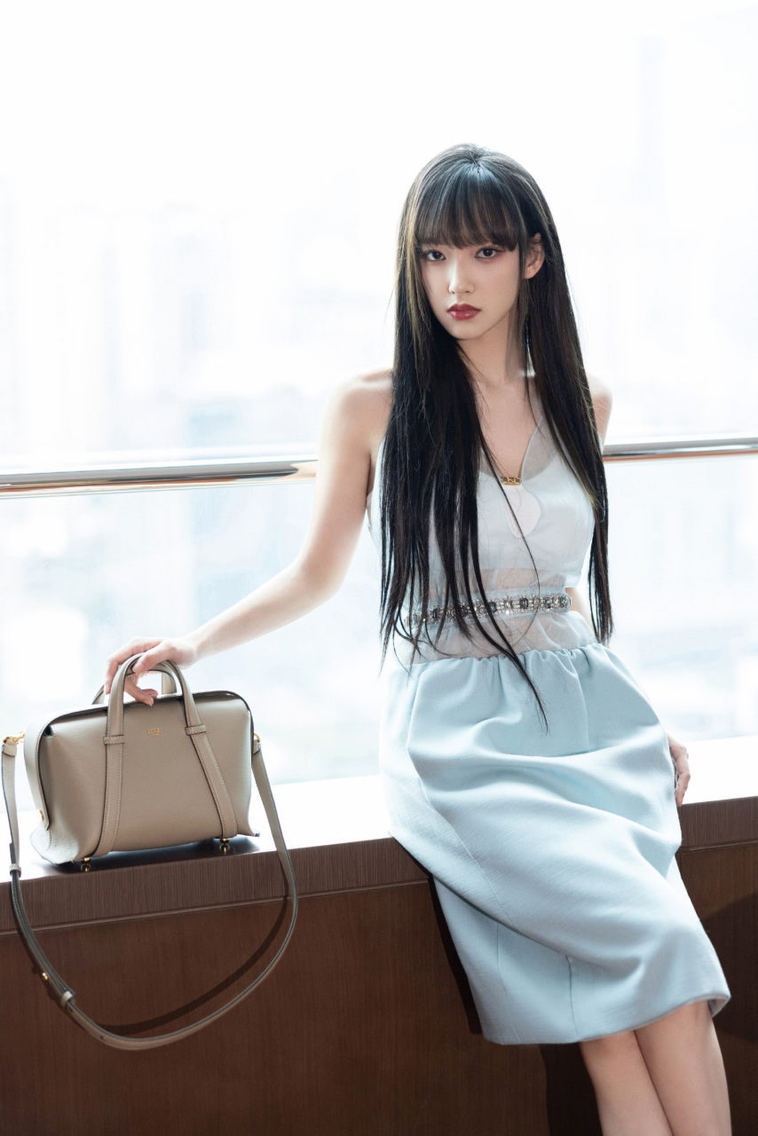 程潇长发写真:清新婉约,空灵曼妙