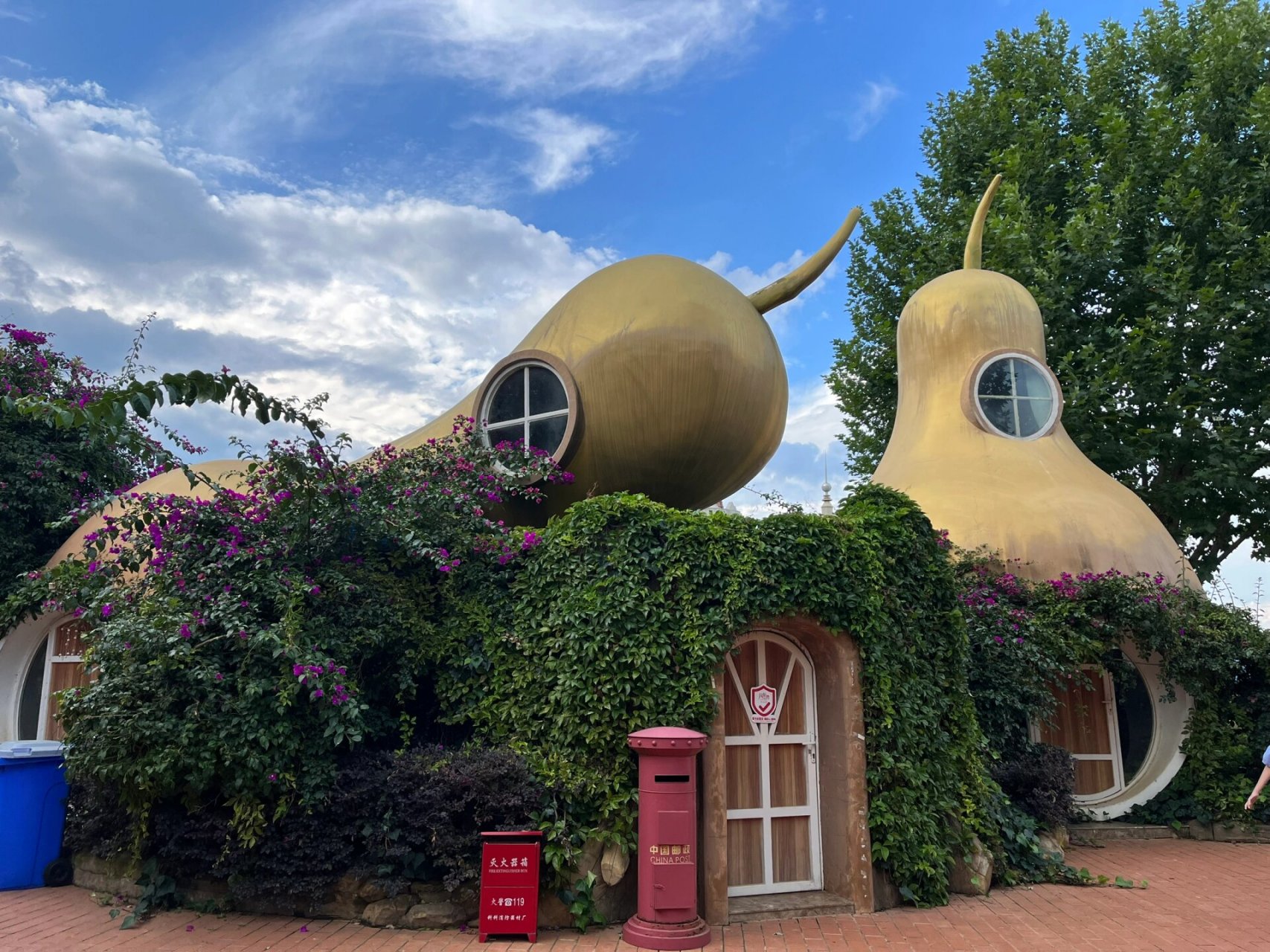 凤龙湾童话小镇 也是很突然的出行 在抖音上买的票,两大一小的门票 单