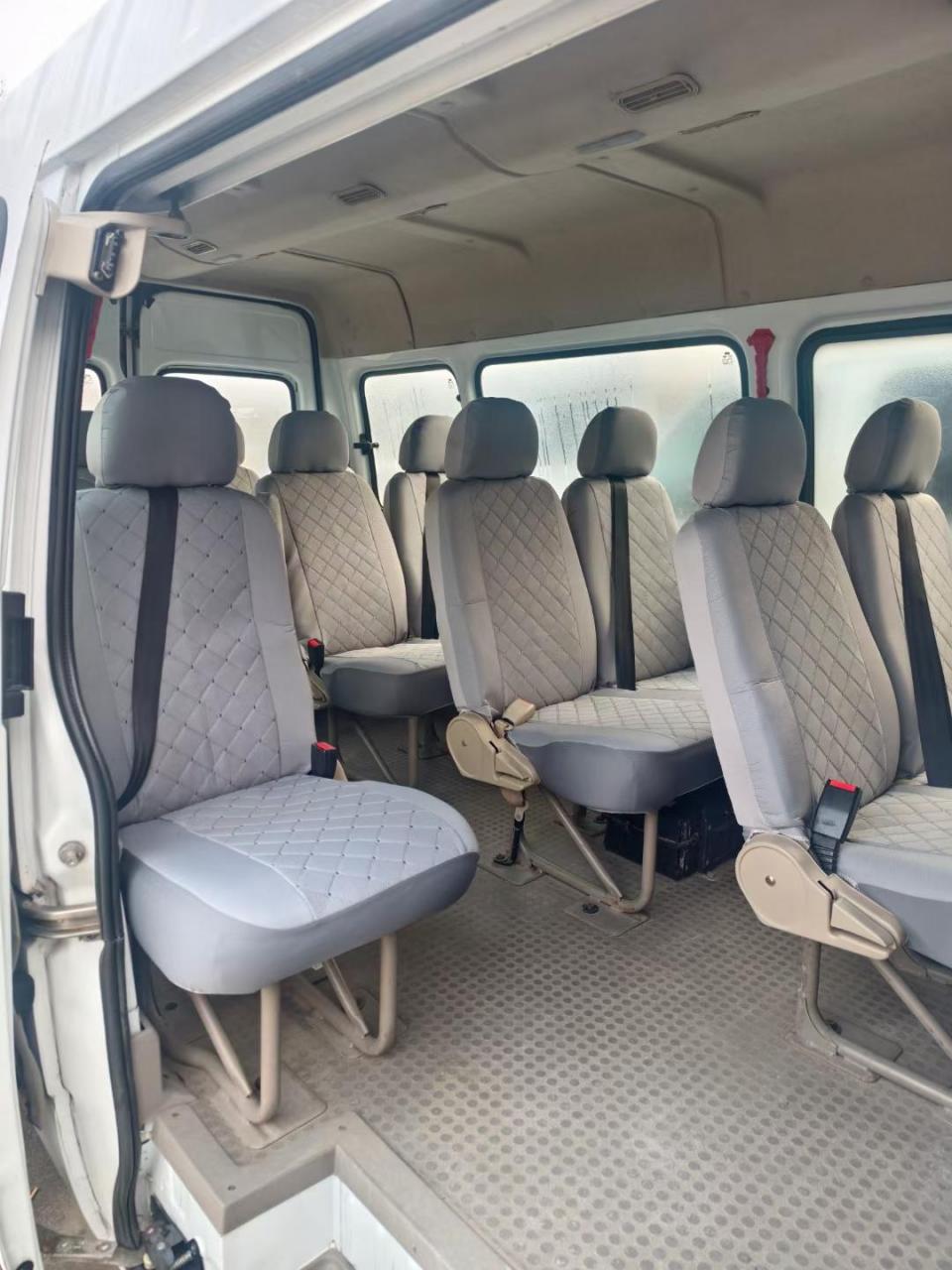 14年上牌15座经典全顺,车况精品,内饰干净整洁,才9万多公里,价格不高3