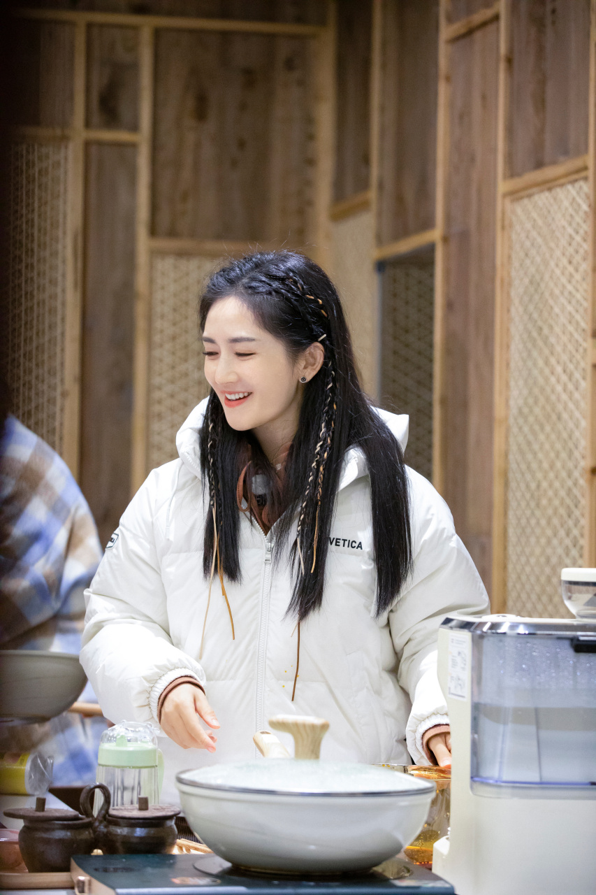 谢娜超话 好友闲坐在侧,共话人间美好今晚22:00芒果tv 明晚22:00湖南