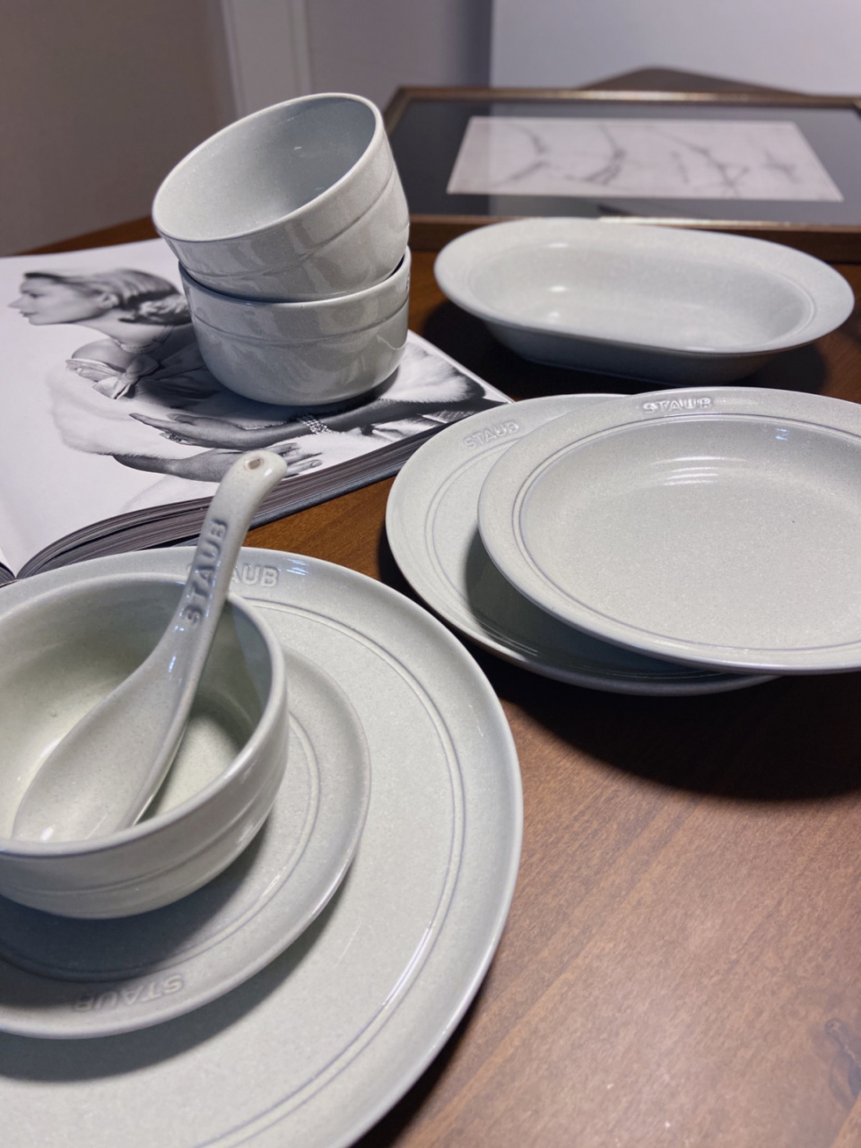 staub珐宝松露白铸铁锅一上市就被它高雅孤傲的气质深深吸引!