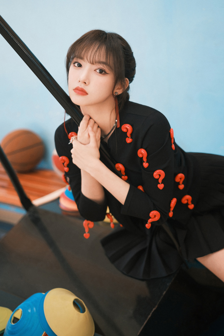 程潇可爱小黑裙甜美组图