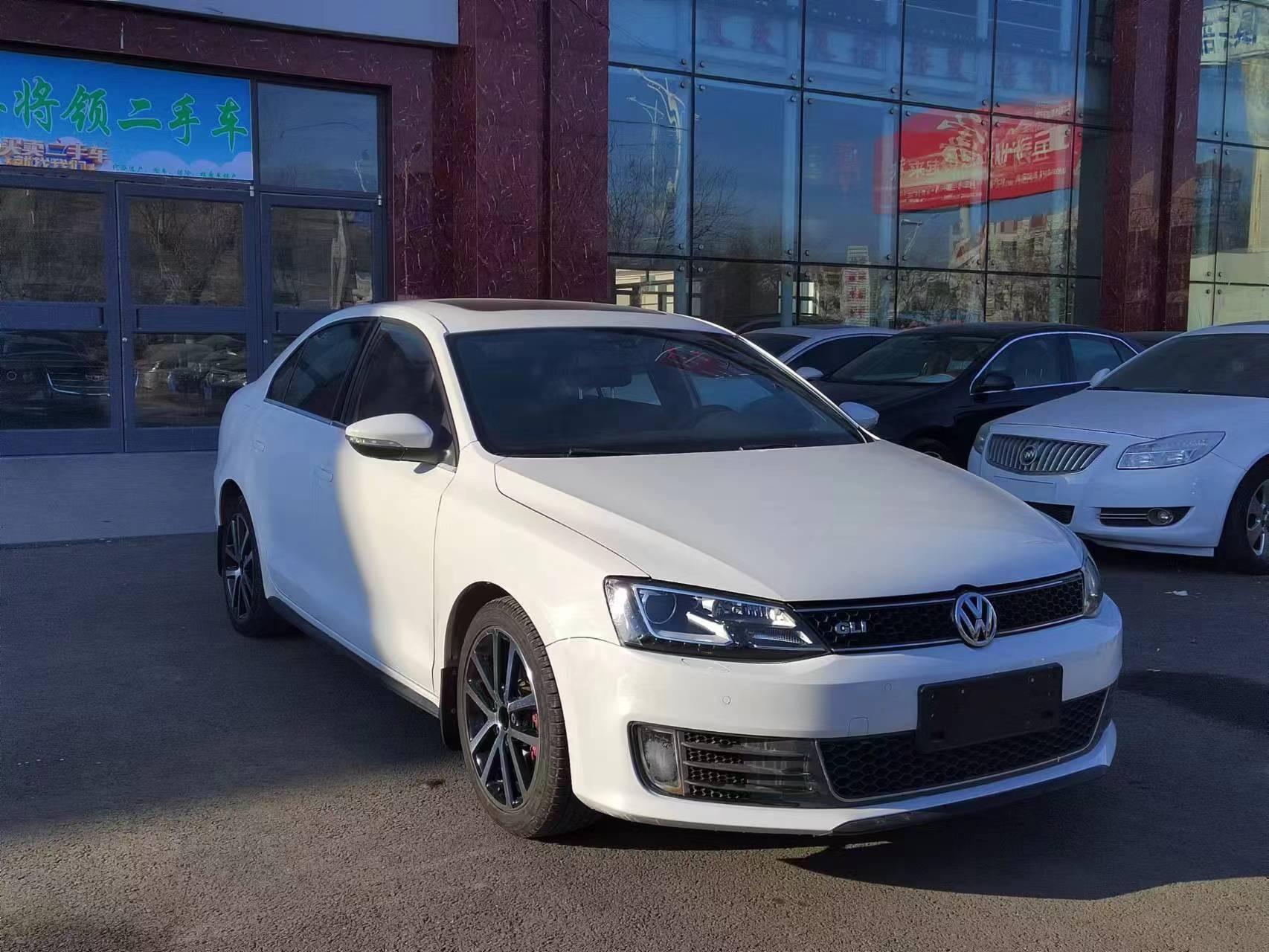 0t湿式双离合变速箱(dct)配置有 多功能方向盘(满键)方向盘换挡,液晶