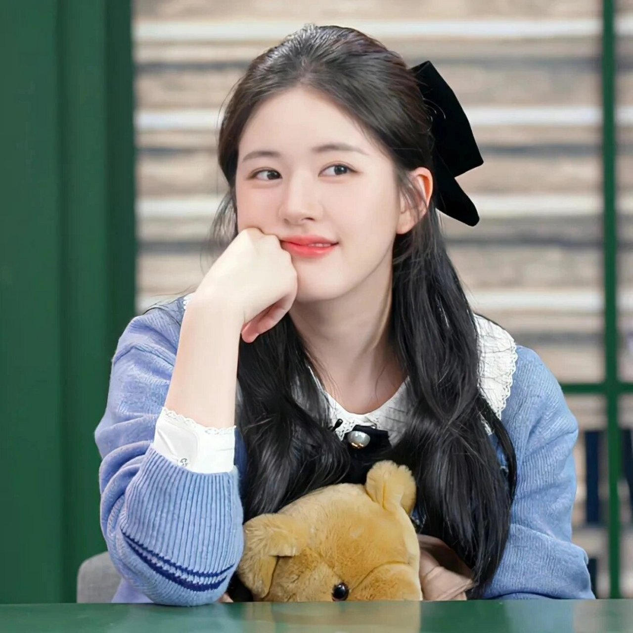 赵露思头像壁纸 喜欢海,喜欢花,喜欢日出和日落, 浪漫的年纪别活的太