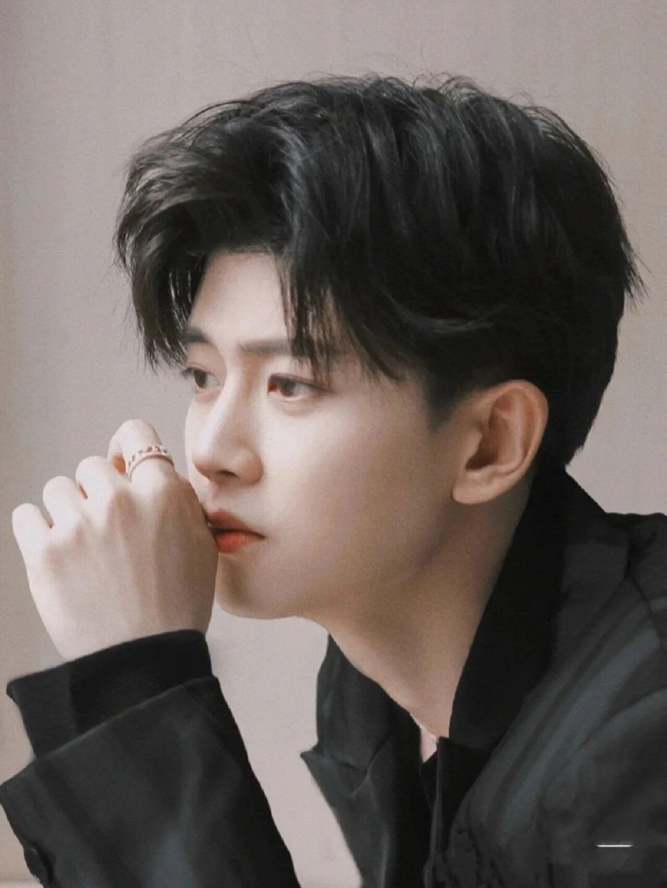 任嘉伦图片来了