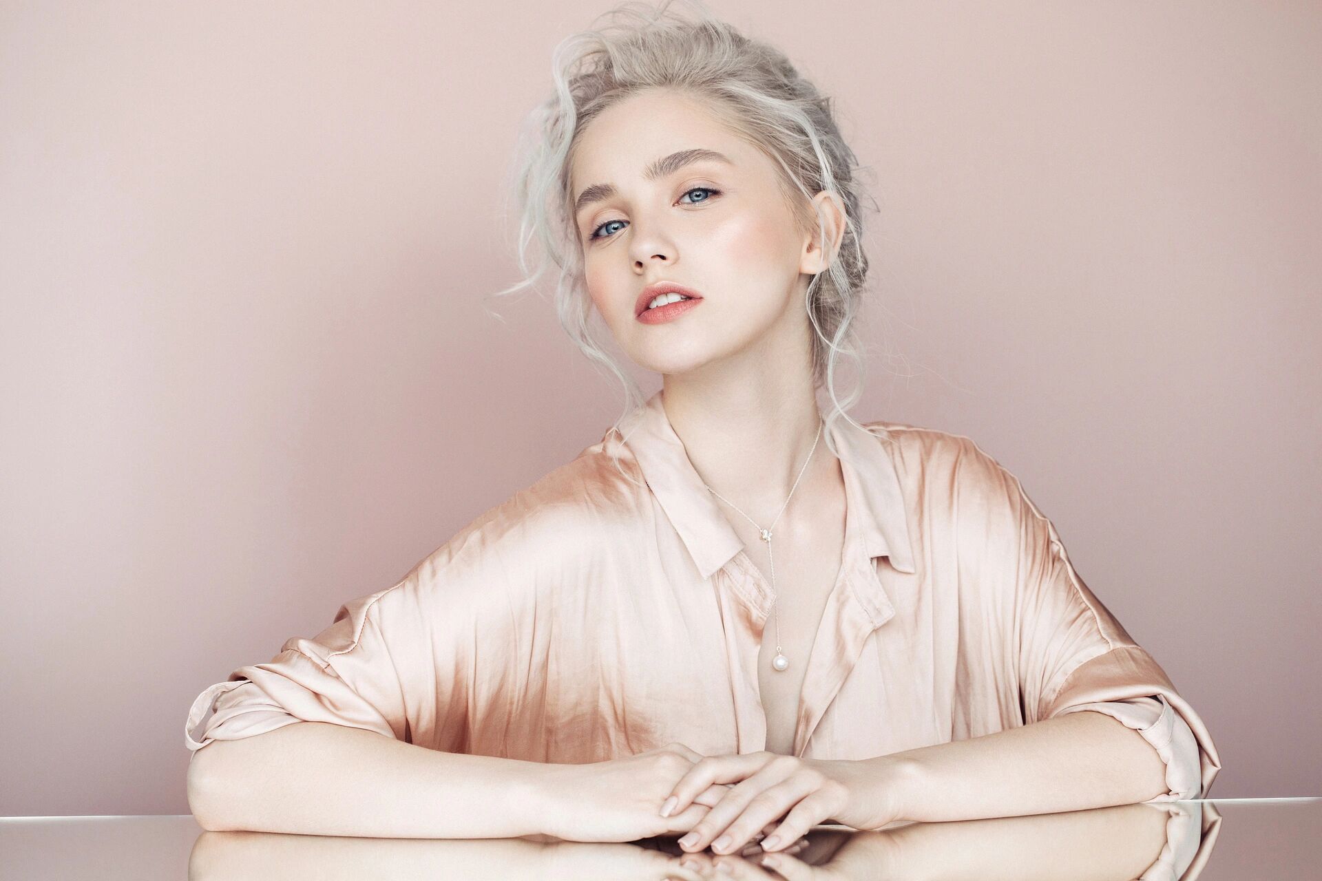 欧美女模特高清大图医美美业素材 好看 截图直接用 需要原图留言喊