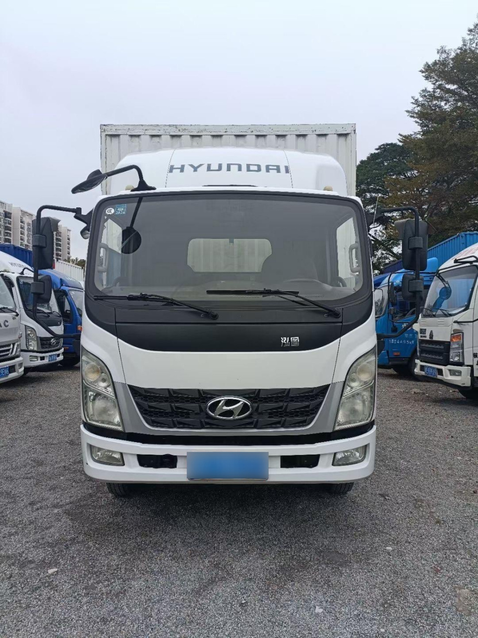 2021年现代泓图,厢式4米2长,宽2米4,玉柴3.0发动机,断汽刹,配液压尾板