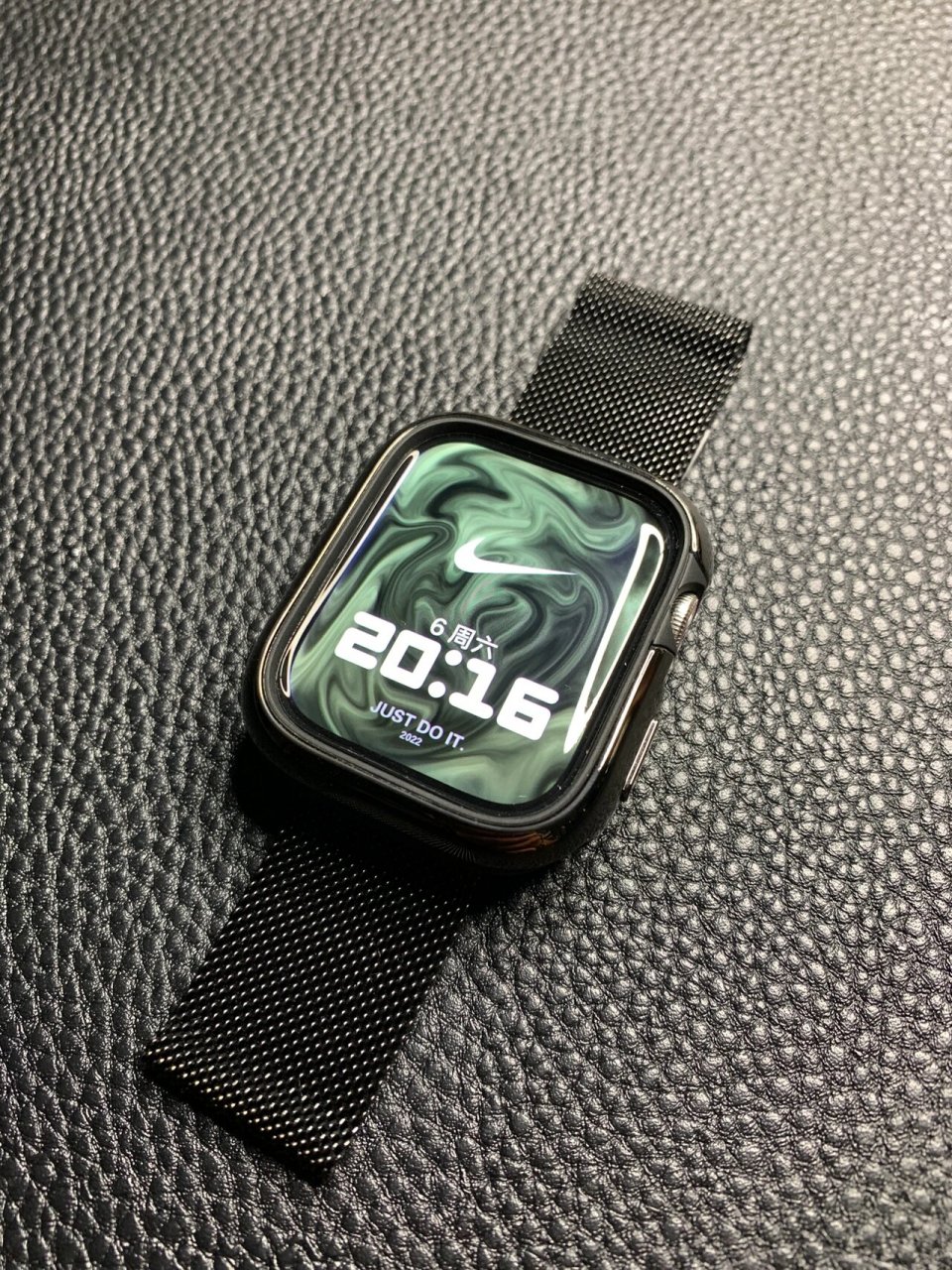 苹果手表iwatch耐克壁纸表盘分享 超酷的液态渐变壁纸 喜欢的小伙伴