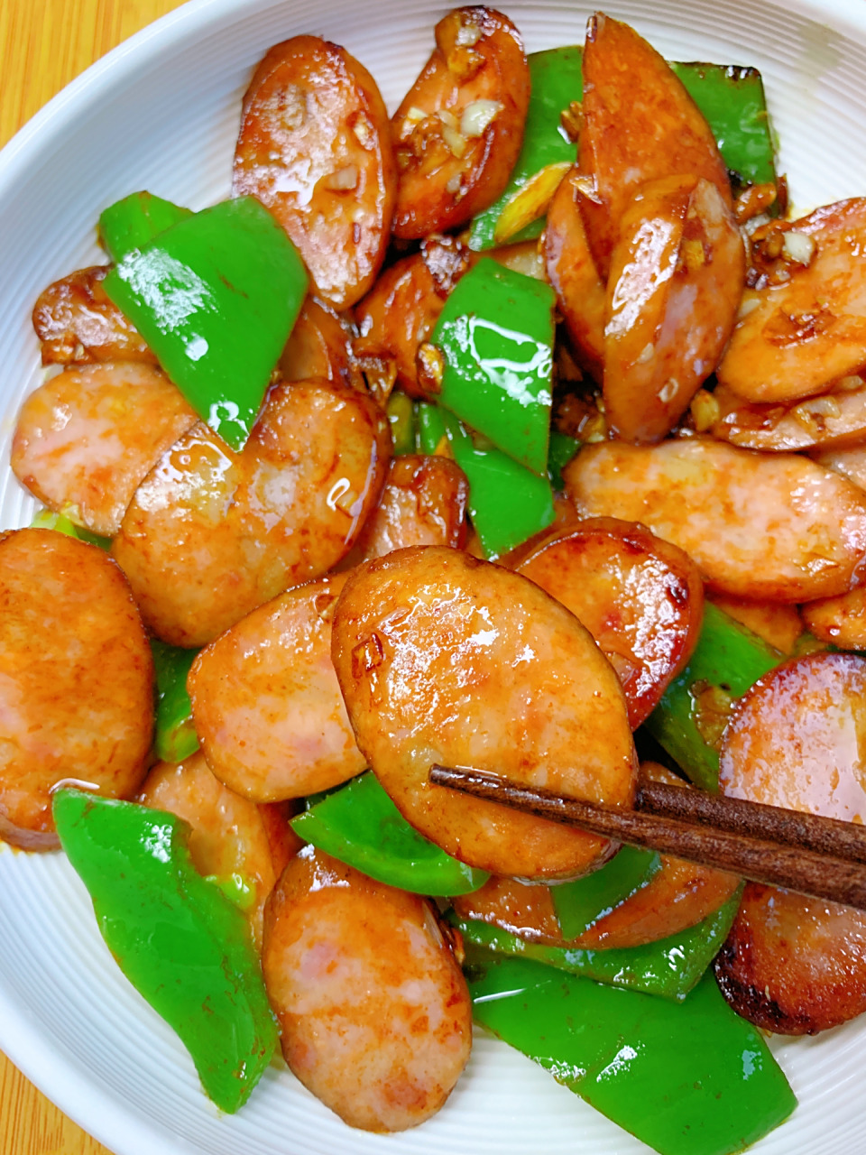 好吃的青椒炒红肠!