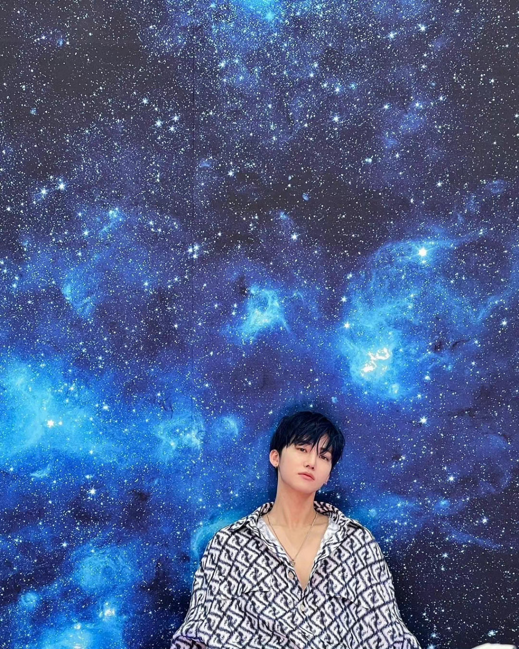 罗渽民晒杂志花絮照#罗渽民晒杂志花絮照!你这也太帅了吧