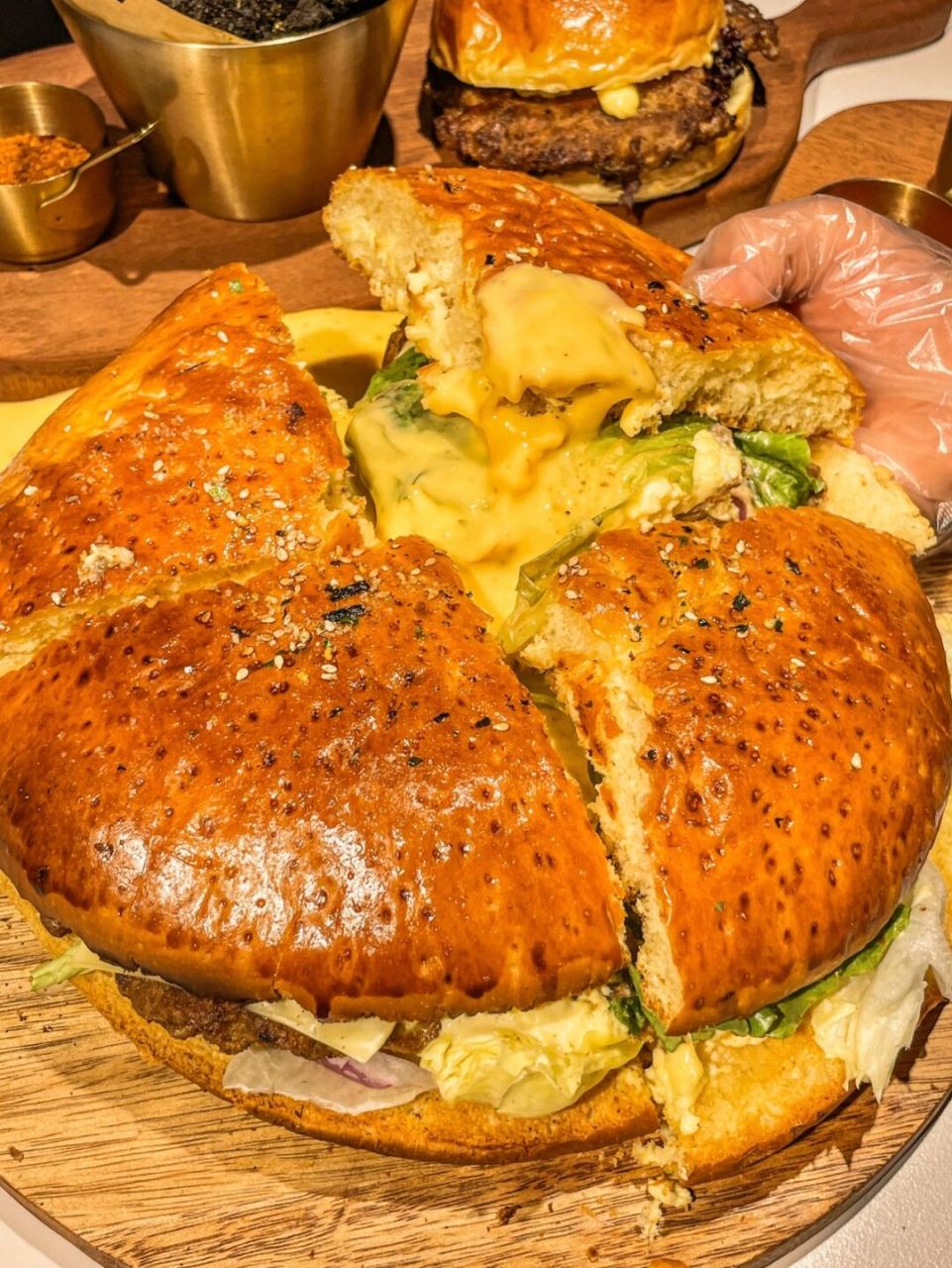 杭州首家max巨无霸汉堡92芝士酱配超嫩肉饼 - 这家巨无霸汉堡真的也