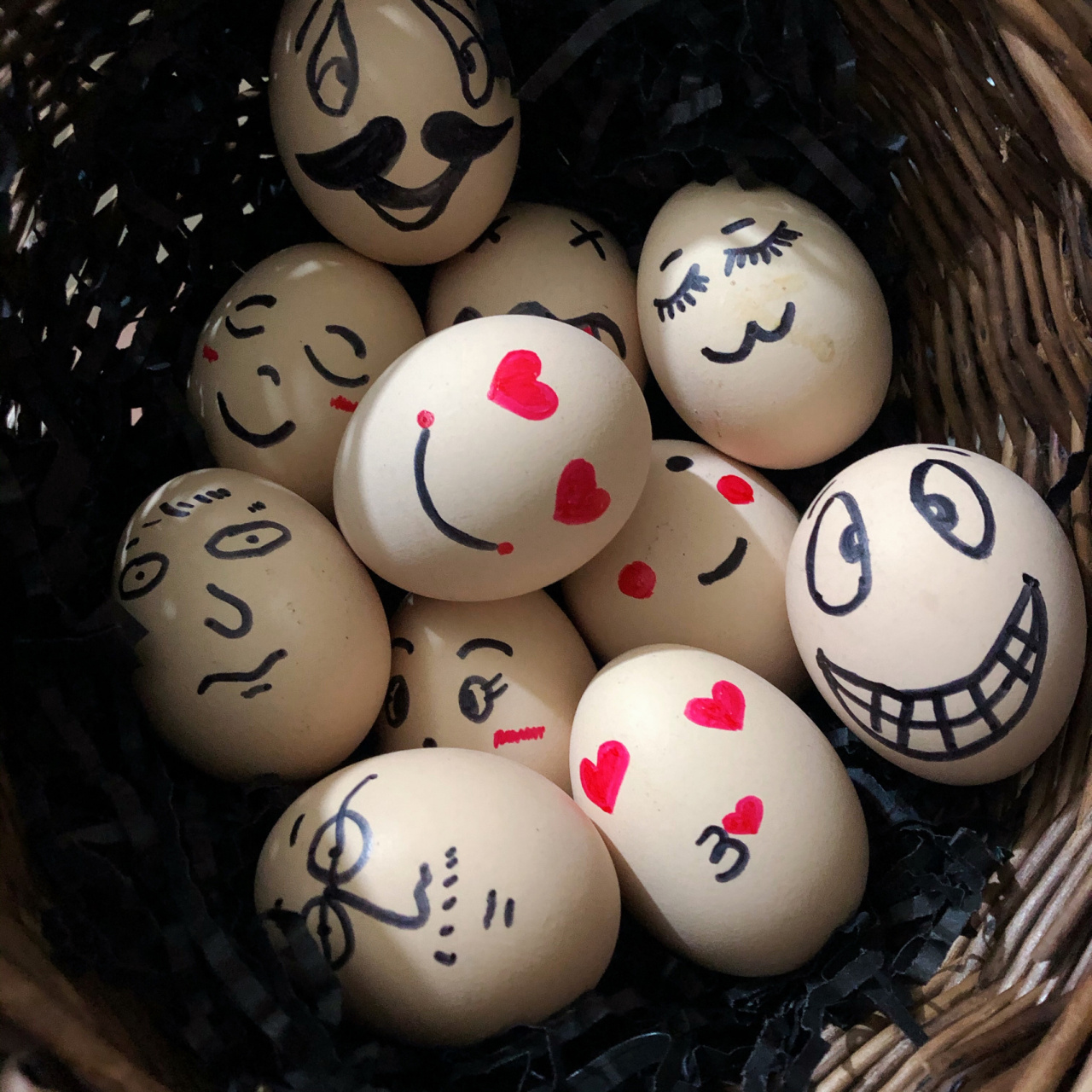 生日礼物 04鸡蛋上面画画# 画鸡蛋#鸡蛋做画